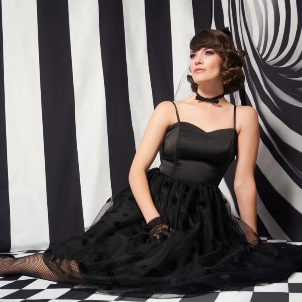Unique Vintage x Beetle Juice Collab black bug dress size 4x (22/24)